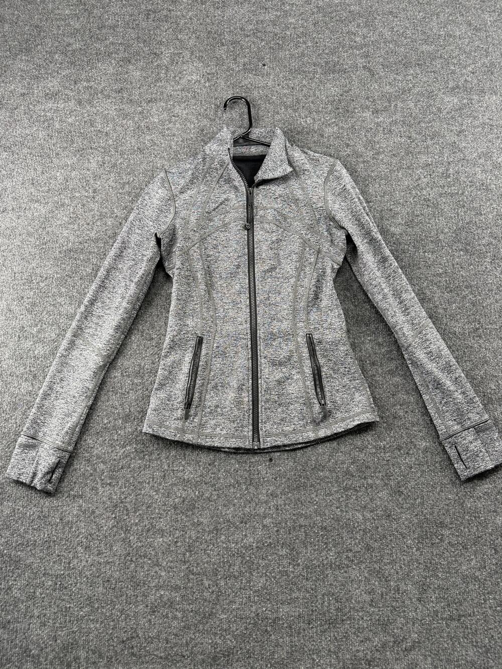 Lululemon Jacket Womens 6 Gray Define Full Zip Thumbholes Pockets Yoga Gym
